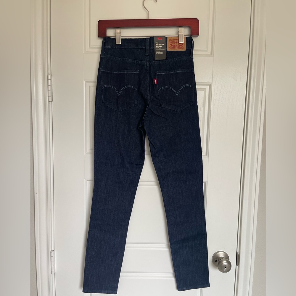 NWT - Levi’s 721 High-rise Skinny Ankle - size W26 L28, 2 short